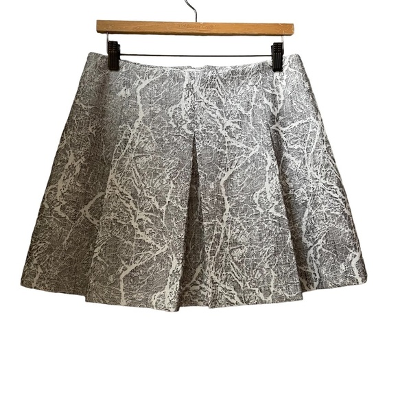 Banana Republic Pleated Mini Skirt in Winter Print Size: 8 - Picture 11 of 12